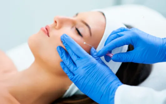 Aumento de pómulos: Elegancia y definición para realzar tu belleza madura